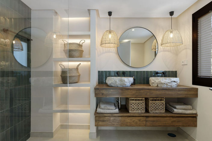 Image No.15-6 Bed Property for sale