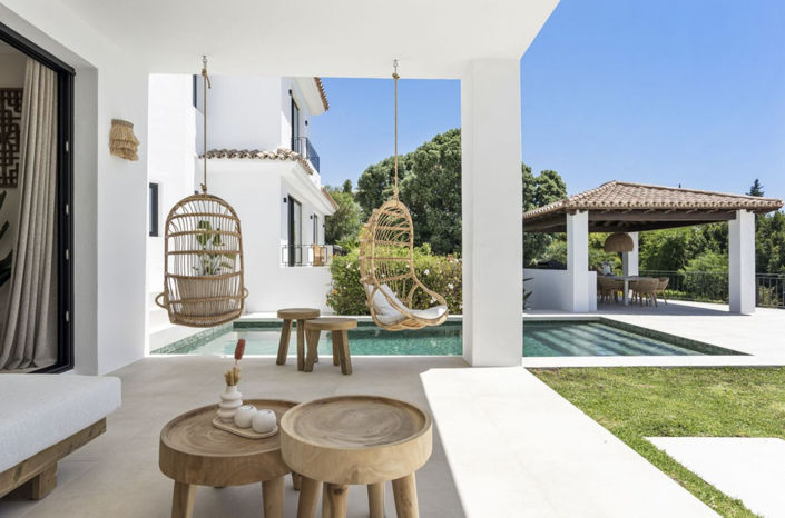 Image No.17-6 Bed Property for sale