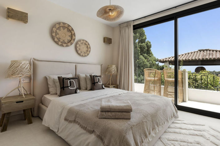 Image No.9-6 Bed Property for sale