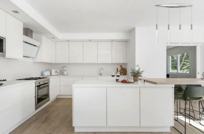 Image No.6-5 Bed Property for sale