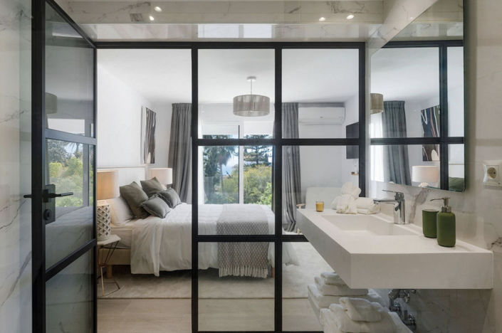 Image No.9-5 Bed Property for sale