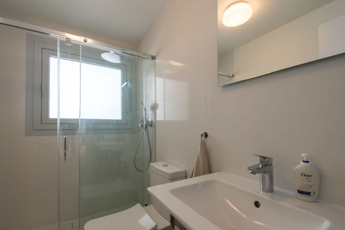 Image No.8-3 Bed Property for sale