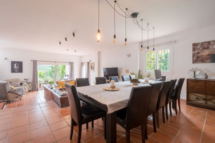 Image No.16-5 Bed Property for sale