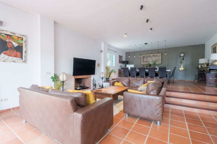 Image No.17-5 Bed Property for sale