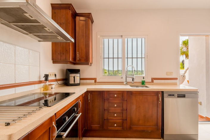 Image No.20-5 Bed Property for sale