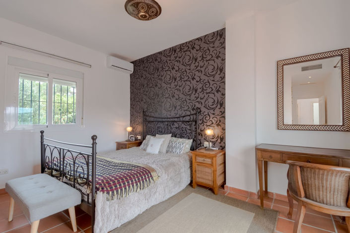 Image No.9-5 Bed Property for sale