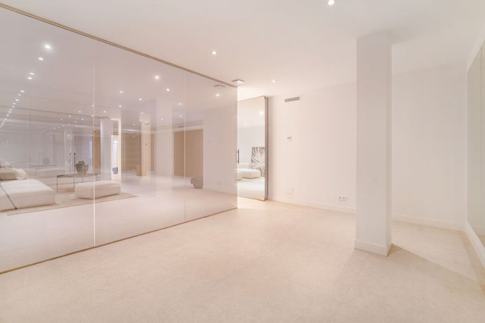 Image No.14-6 Bed Property for sale