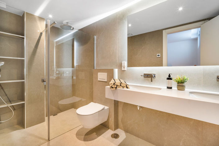 Image No.19-6 Bed Property for sale