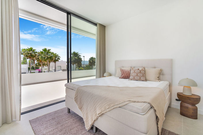 Image No.21-6 Bed Property for sale