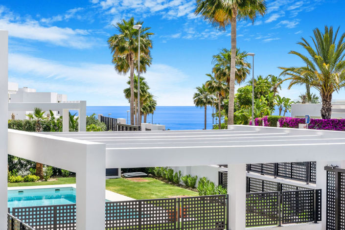 Image No.28-6 Bed Property for sale