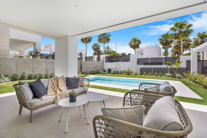 Image No.5-6 Bed Property for sale