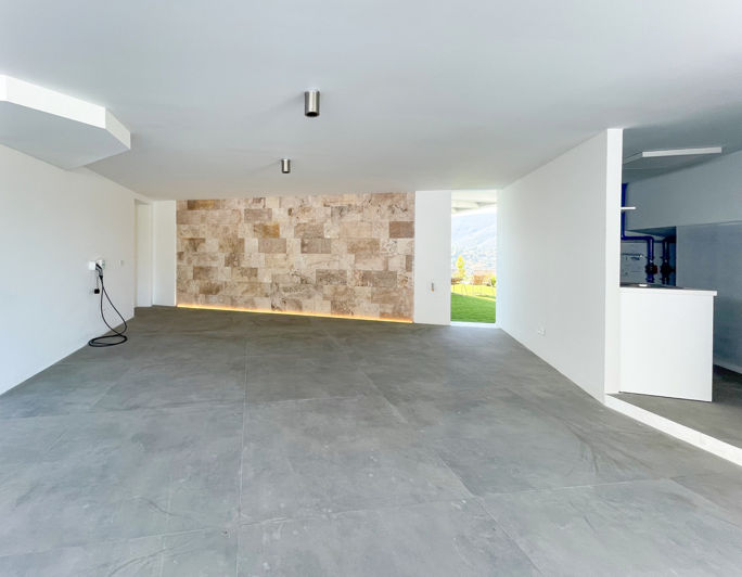 Image No.15-5 Bed Property for sale