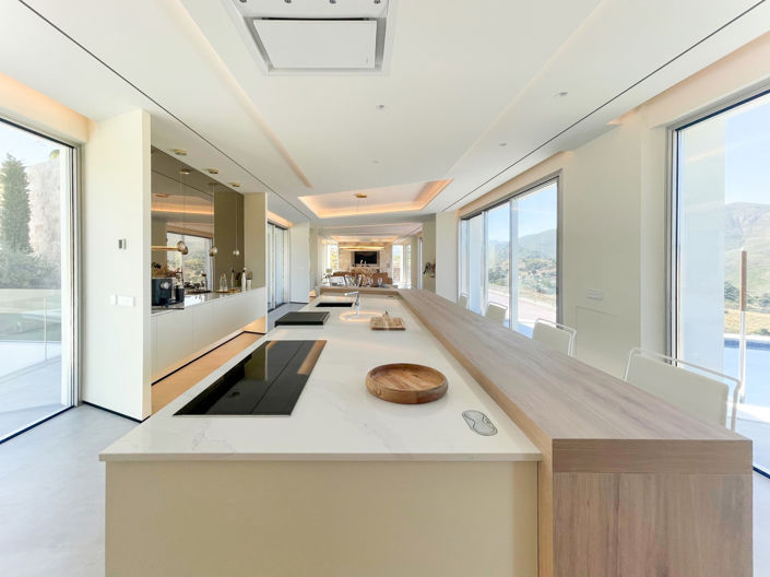 Image No.2-5 Bed Property for sale