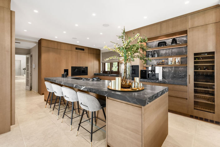 Image No.24-7 Bed Property for sale