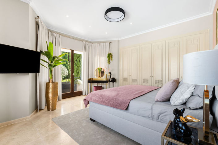 Image No.29-7 Bed Property for sale