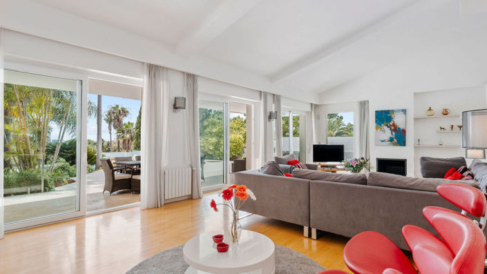 Image No.10-7 Bed Property for sale