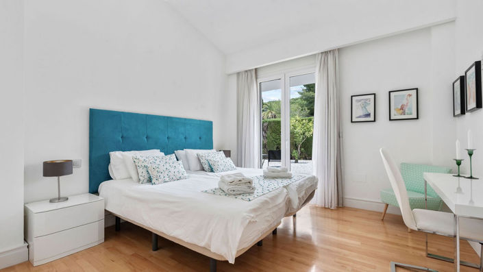 Image No.16-7 Bed Property for sale