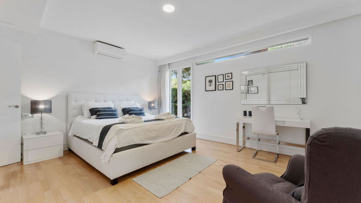 Image No.19-7 Bed Property for sale