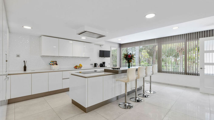 Image No.24-7 Bed Property for sale