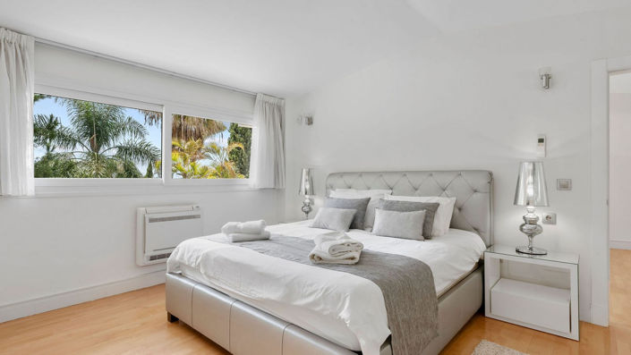 Image No.28-7 Bed Property for sale