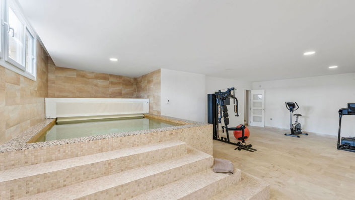 Image No.31-7 Bed Property for sale