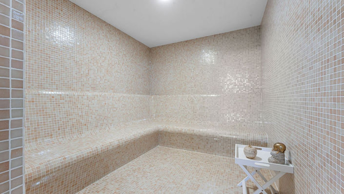 Image No.32-7 Bed Property for sale