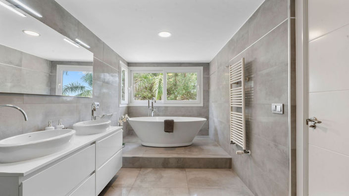 Image No.39-7 Bed Property for sale