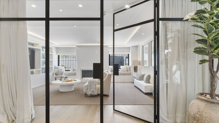 Image No.14-7 Bed Property for sale