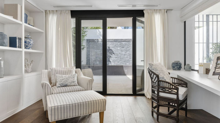 Image No.15-7 Bed Property for sale