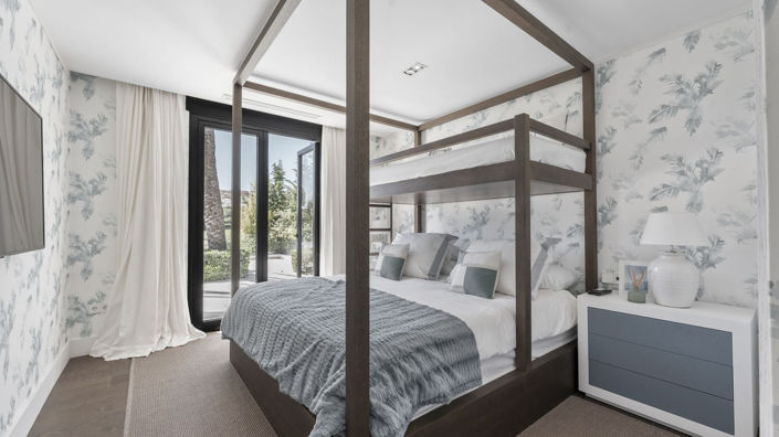 Image No.18-7 Bed Property for sale