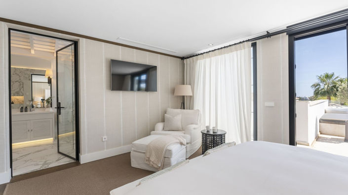 Image No.22-7 Bed Property for sale