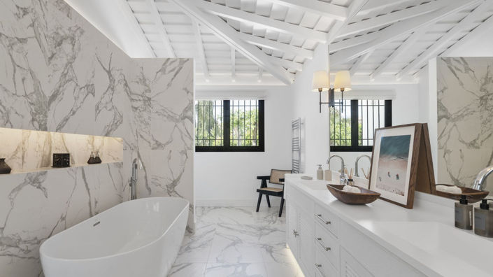 Image No.23-7 Bed Property for sale