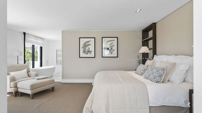 Image No.27-7 Bed Property for sale