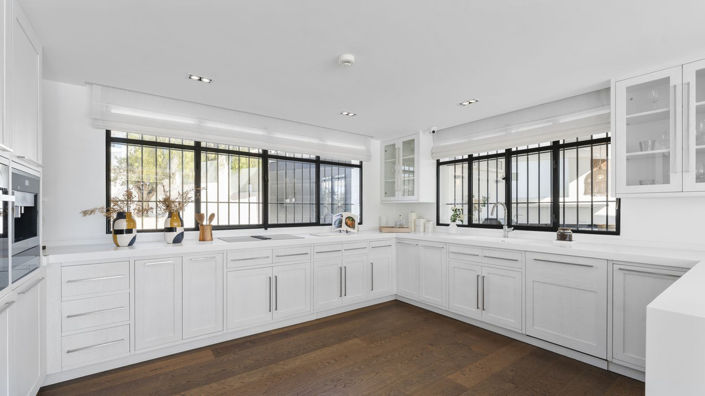 Image No.36-7 Bed Property for sale