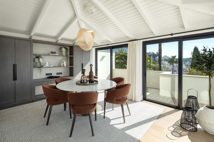 Image No.9-5 Bed Property for sale