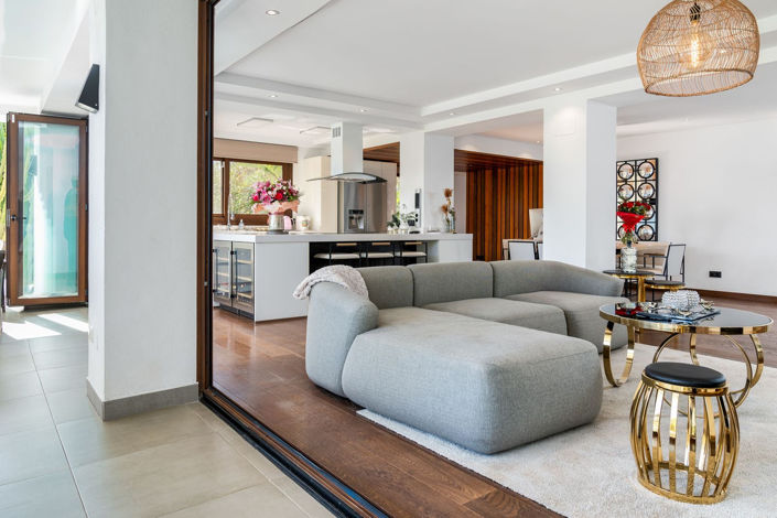 Image No.14-6 Bed Property for sale