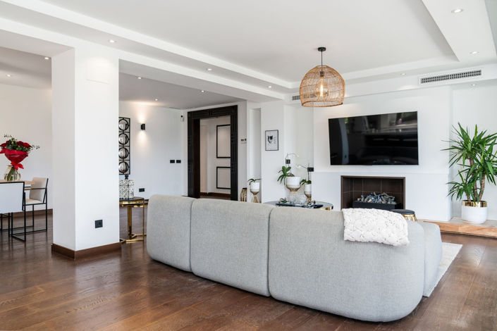 Image No.22-6 Bed Property for sale