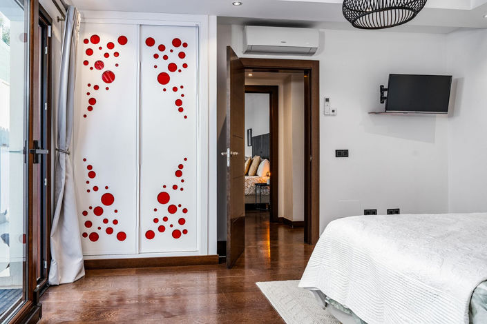 Image No.33-6 Bed Property for sale