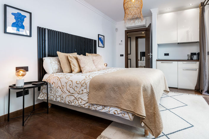 Image No.36-6 Bed Property for sale