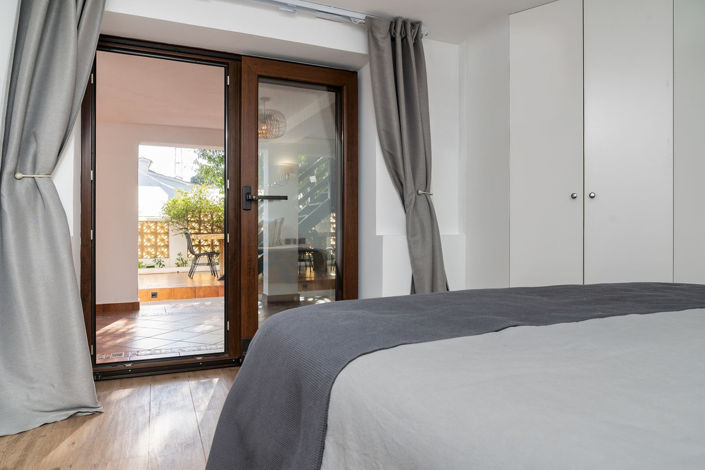 Image No.44-6 Bed Property for sale