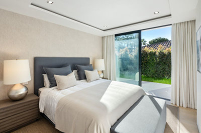 10-bb915d1cb19341576dcdc994b81ab9c5