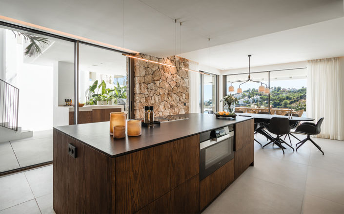 Image No.33-6 Bed Property for sale