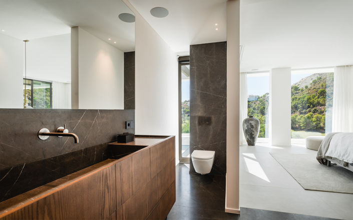 Image No.9-6 Bed Property for sale