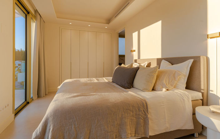 Image No.6-4 Bed Property for sale