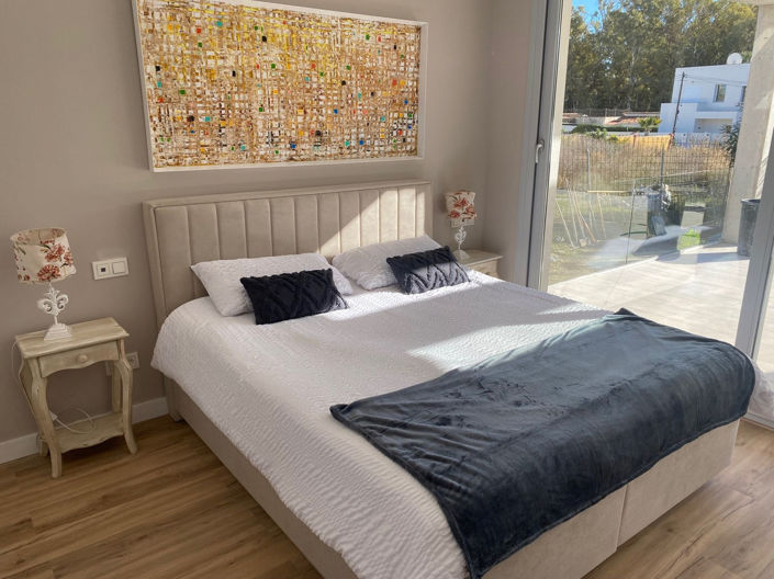 Image No.12-5 Bed Property for sale