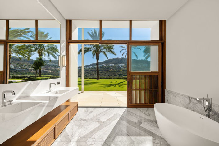 Image No.17-4 Bed Property for sale