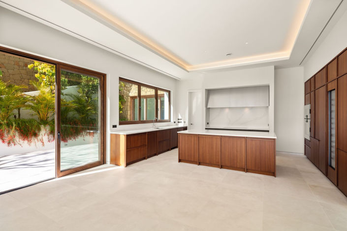 Image No.19-4 Bed Property for sale