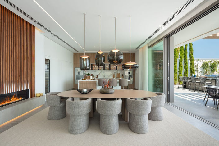 Image No.11-6 Bed Property for sale