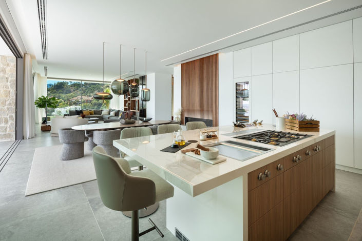 Image No.15-6 Bed Property for sale