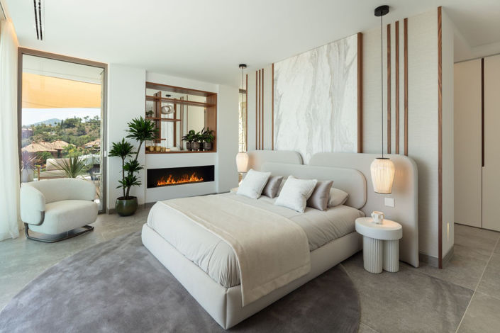 Image No.20-6 Bed Property for sale